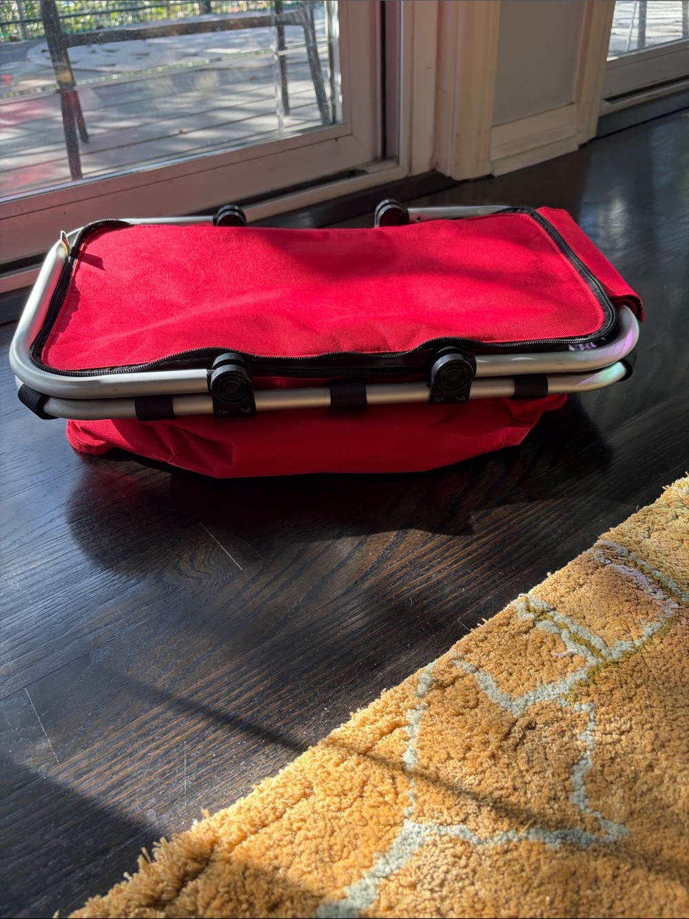 New! Collapsible Insulated Picnic Basket Market Basket Tote & 2 Picnic Blankets - Picture 8 of 9